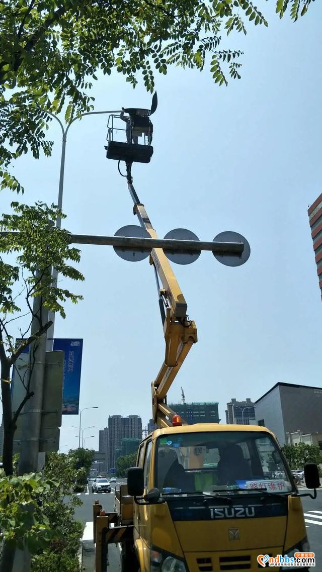 市政篇 | 路灯明 道路清 城市管理暖人心-12.jpg