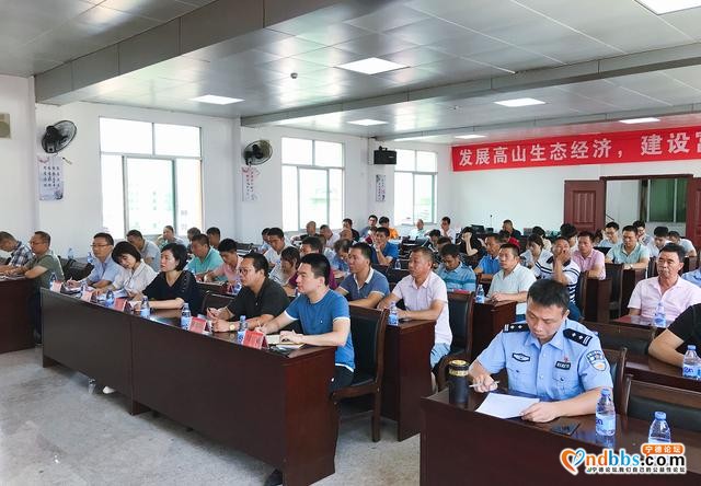 蕉城区纪委宣讲团到虎贝镇宣讲《中华人民共和国公职人员政务处分法》-4.jpg