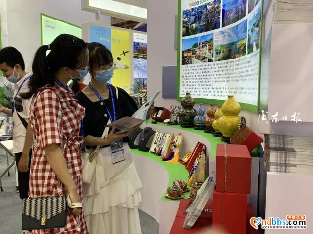 第十六届海峡旅游博览会今日开幕！宁德馆吸引游客驻足观看-6.jpg