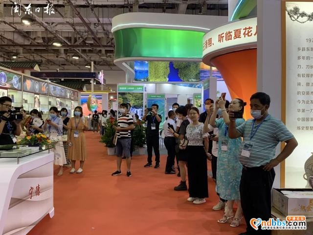 第十六届海峡旅游博览会今日开幕！宁德馆吸引游客驻足观看-2.jpg