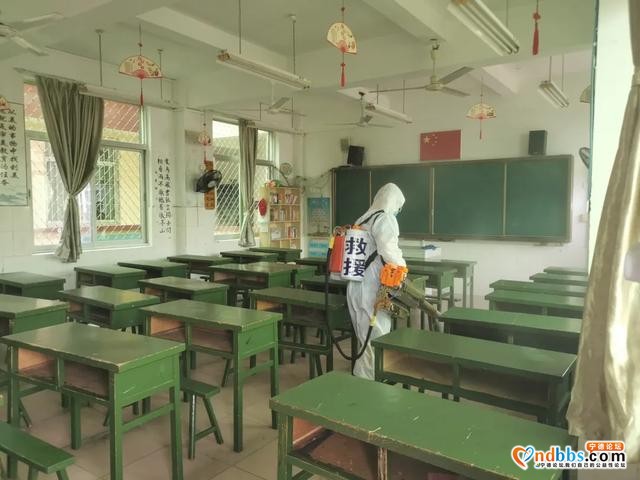 不忘初心，牢记使命！--- 宁德蓝天救援队为蕉城实小进行公益消杀-5.jpg