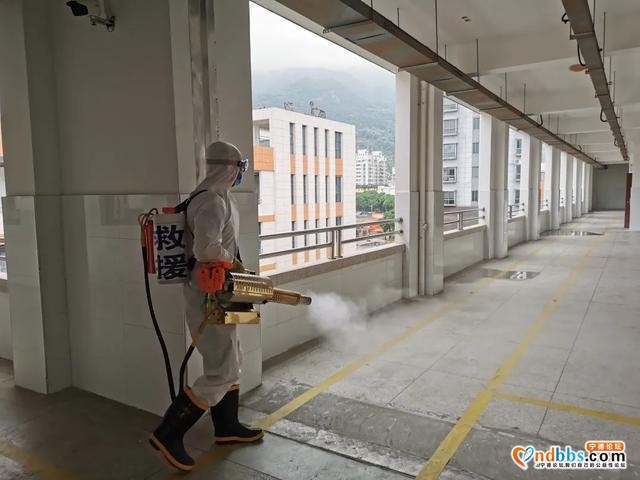 不忘初心，牢记使命！--- 宁德蓝天救援队为蕉城实小进行公益消杀-4.jpg