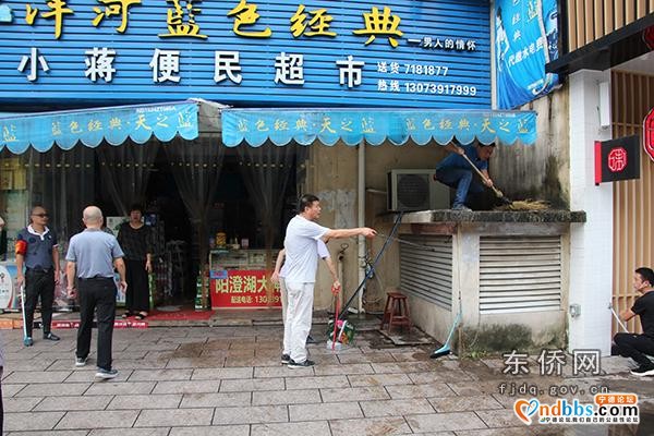 东侨大门山社区开展卫生大扫除活动-3.jpg