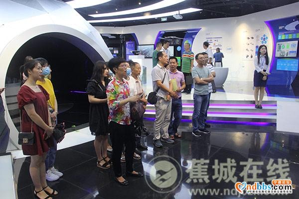 区科技局开展科技·人才活动周活动-5.jpg