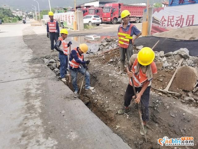 现场一片繁忙！金涵：全力推进雨污分流项目进度-1.jpg