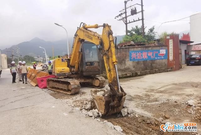 现场一片繁忙！金涵：全力推进雨污分流项目进度-3.jpg
