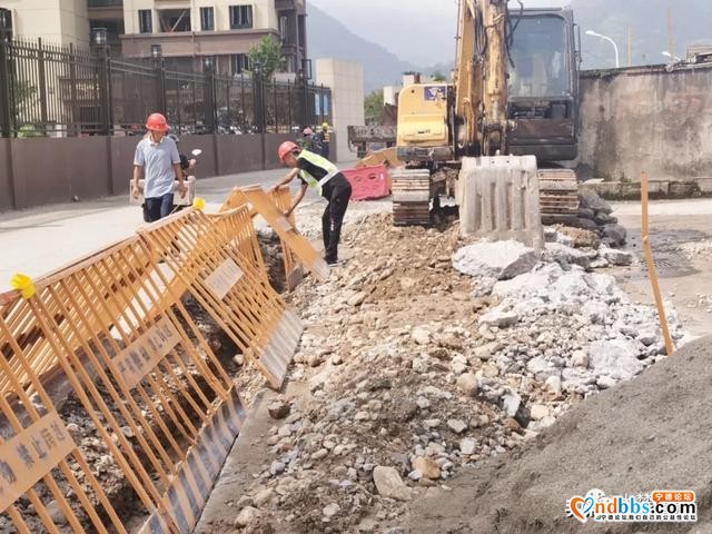 现场一片繁忙！金涵：全力推进雨污分流项目进度-5.jpg