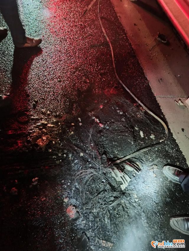 宁德一小车高速上突然起火，高速交警、消防火速出动-4.jpg
