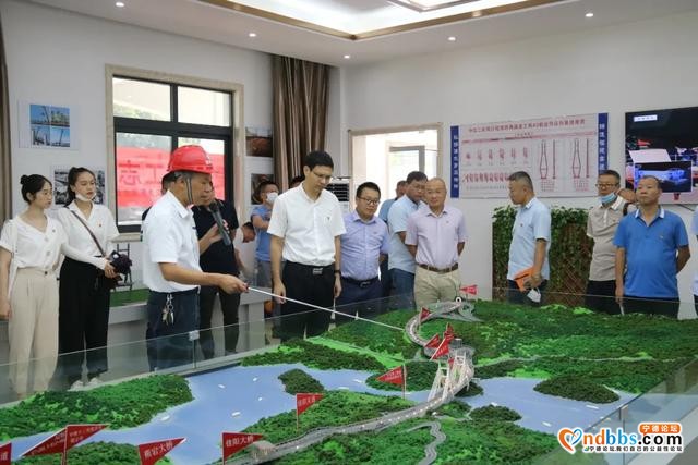 让党旗在项目工地一线上高高飘扬—福鼎市推行工地党建模式的探索与实践-1.jpg