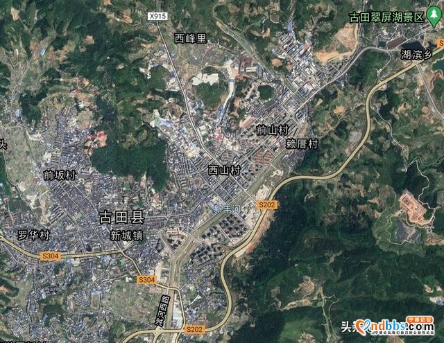 福建宁德市有一个县，拥有2条高速和2条铁路，县城建在湖泊边-5.jpg