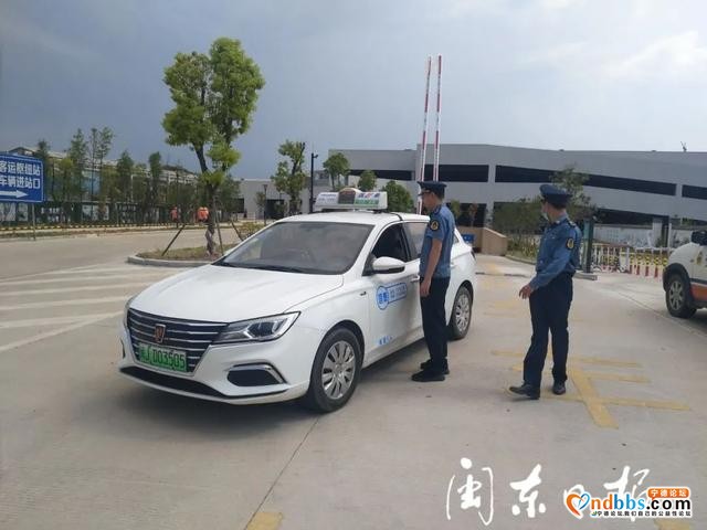 助力“创城”东侨专项整治动车站区域出租车-5.jpg