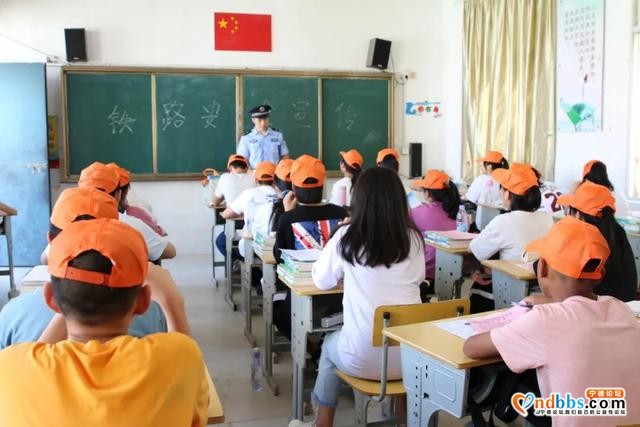 宁德市委政法委组织开展衢宁铁路沿线法治宣传和法律服务活动-5.jpg