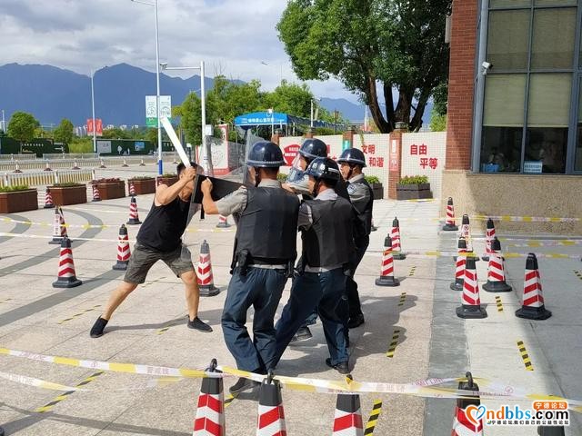 守护平安开学季 东侨巡特警校园行-7.jpg