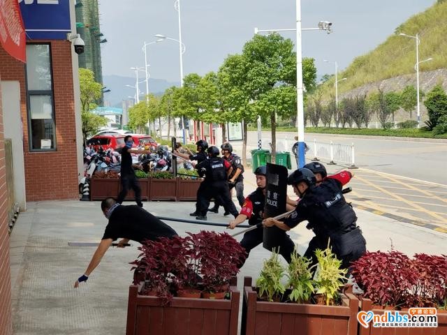 守护平安开学季 东侨巡特警校园行-8.jpg