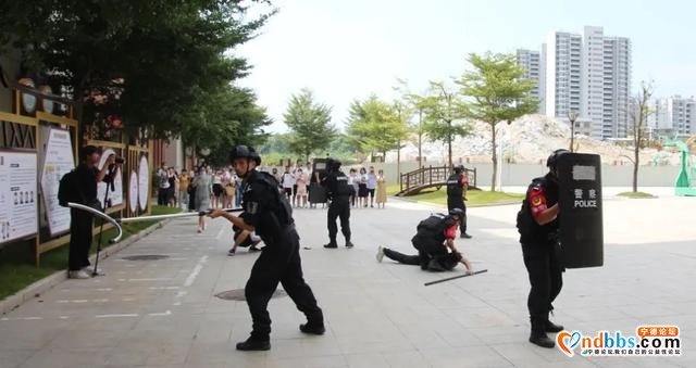 东侨：开展校园反恐防暴演练，守护多彩生命-2.jpg