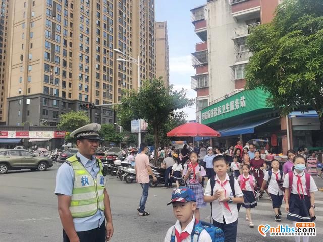宁德华小：东侨开发区领导莅临我校开展校园及周边环境专项整治行动-2.jpg