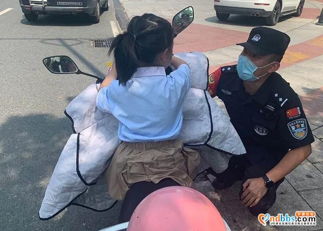 东侨：三名萌娃走失，巡特警暖心陪伴助其回家-5.jpg