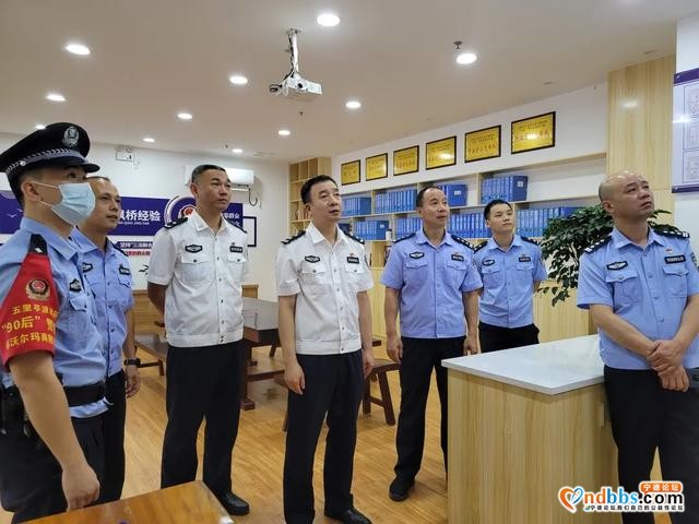 副市长、公安局长胡楠到东侨分局“90”后警务室调研指导工作-2.jpg