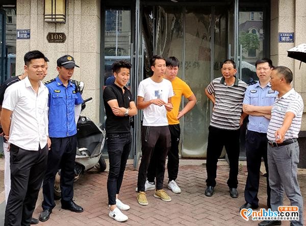 东侨亿利社区开展“门前三包”专项综合整治行动-2.jpg