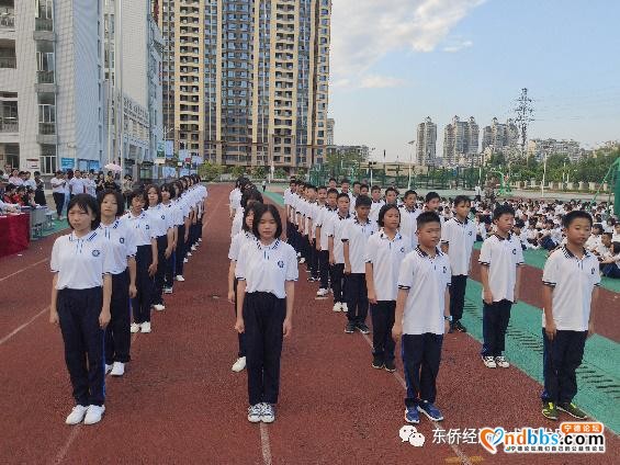 英姿飒爽 青春无悔——东侨中学举行2020级初一新生军训会操-6.jpg