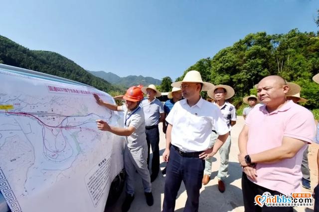 直奔现场！区领导调研G237国道和周边环境整治情况-2.jpg