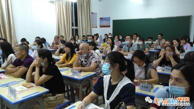 与家长携手同行 共伴学生成长路——记蕉城中学七年级新生家长会-6.jpg