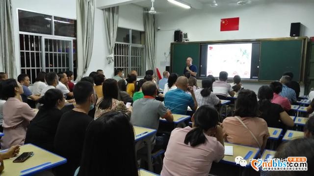 与家长携手同行 共伴学生成长路——记蕉城中学七年级新生家长会-4.jpg