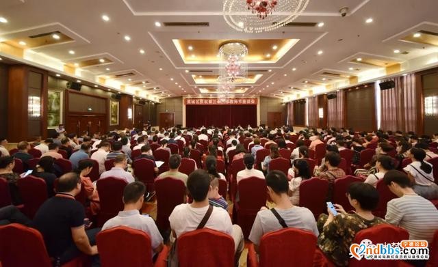 教师节座谈会，区长都有哪些嘱托？点进来（内附表扬名单）~-1.jpg