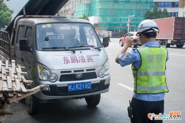 古田：「曝光台」把人行道当停车场！看看谁“上镜”了-3.jpg