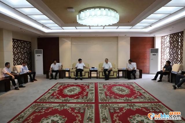 青拓集团向宁德师范学院捐赠一批不锈钢休闲座椅-1.jpg