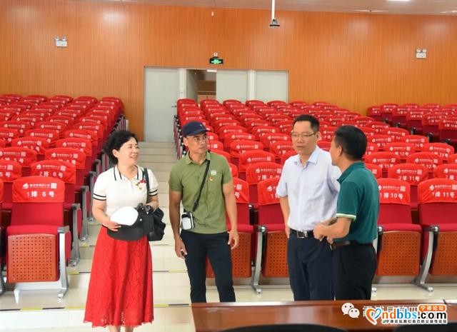 陈贵裕县长一行莅临第四小学调研指导-4.jpg