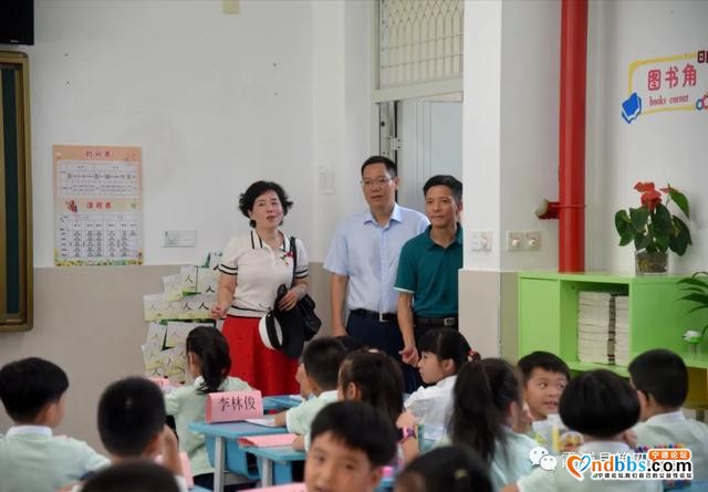 陈贵裕县长一行莅临第四小学调研指导-3.jpg