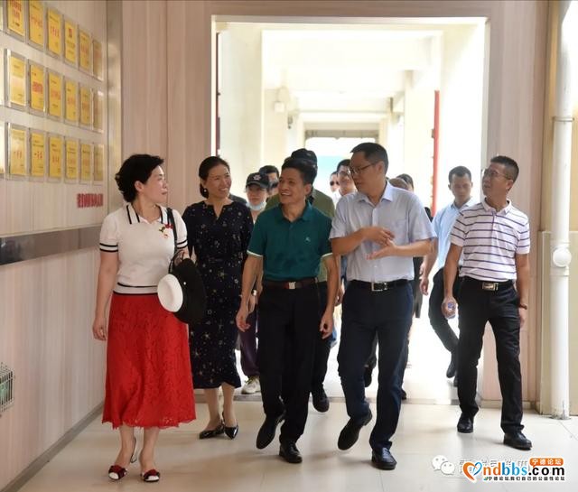 陈贵裕县长一行莅临第四小学调研指导-9.jpg