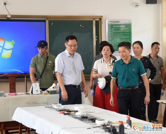 陈贵裕县长一行莅临第四小学调研指导-6.jpg
