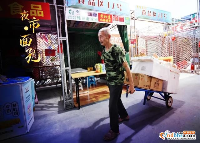 面孔丨七旬老人崔梦雄打卡“夜市”，开启晚年新生活-8.jpg