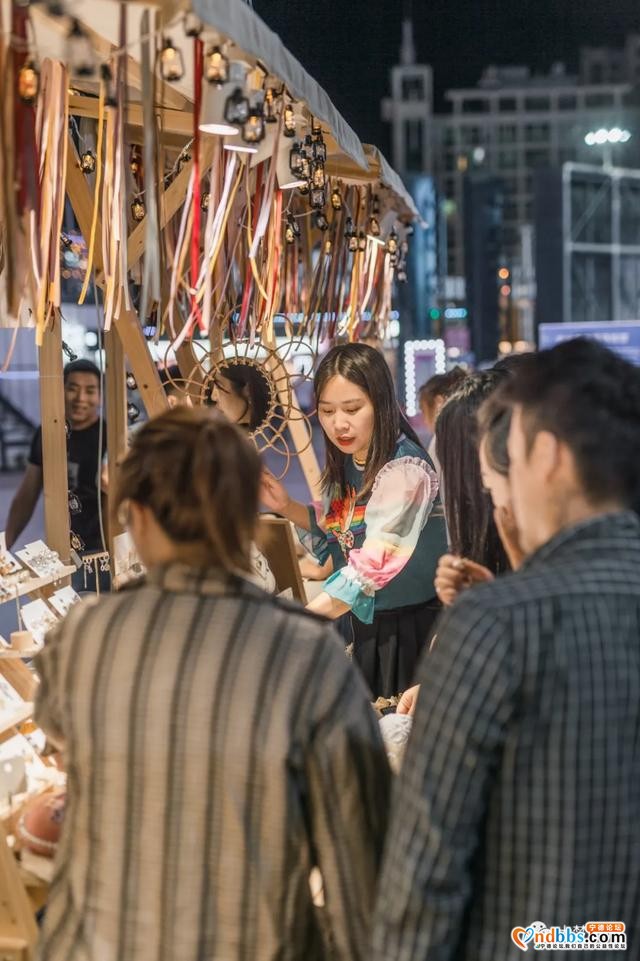 看过来！“凡素”网红街夜市新亮点-1.jpg