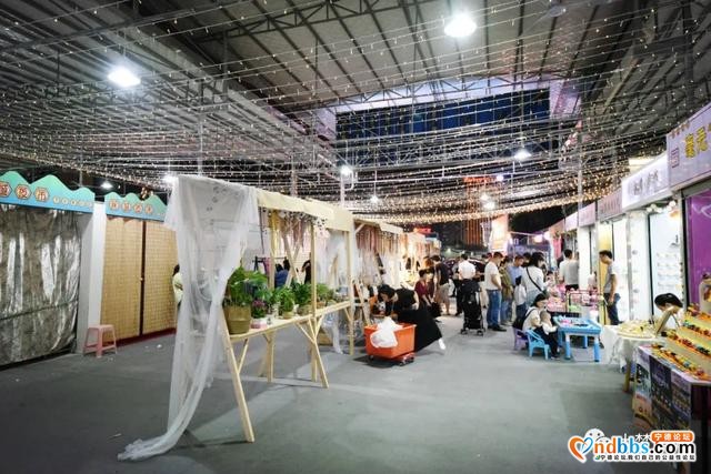 看过来！“凡素”网红街夜市新亮点-15.jpg