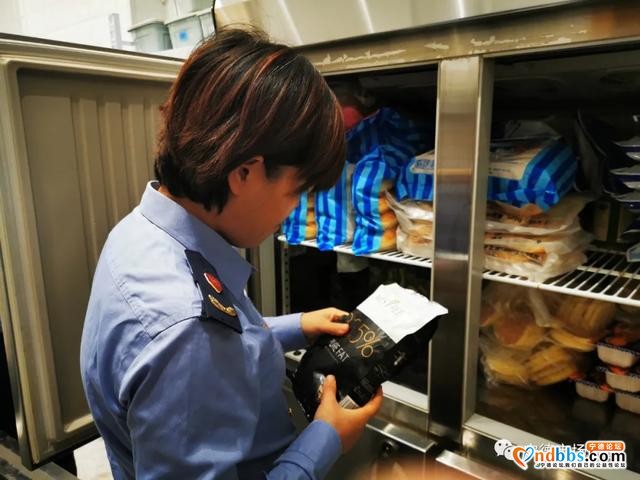 我想要秋天的第一口月饼！等等，先让我检验一下-2.jpg