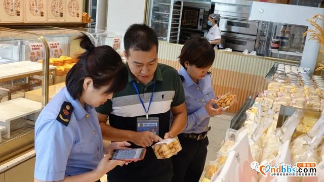 我想要秋天的第一口月饼！等等，先让我检验一下-1.jpg
