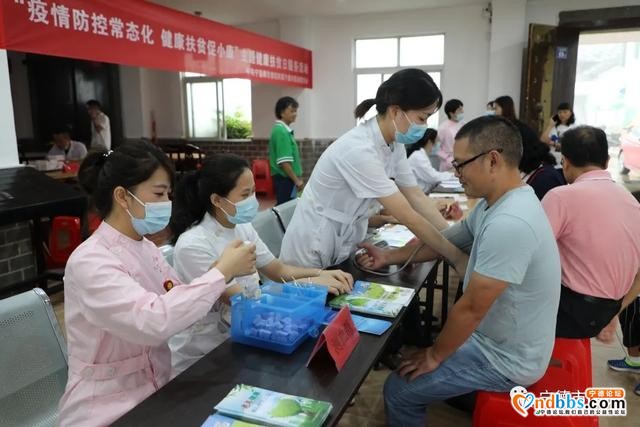 党建引领｜健康义诊、结对帮扶、防疫指导......我院党委健康扶贫日的这些举措温暖了基层群众的心-5.jpg