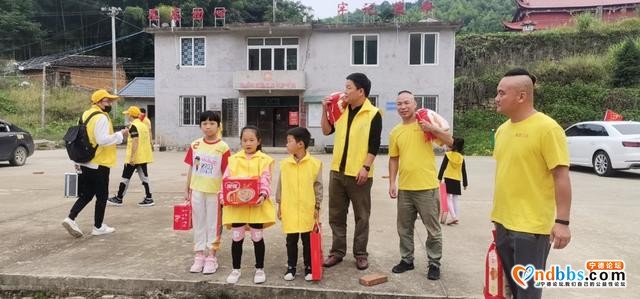 中秋佳节送温暖，孤寡老人得关爱-1.jpg