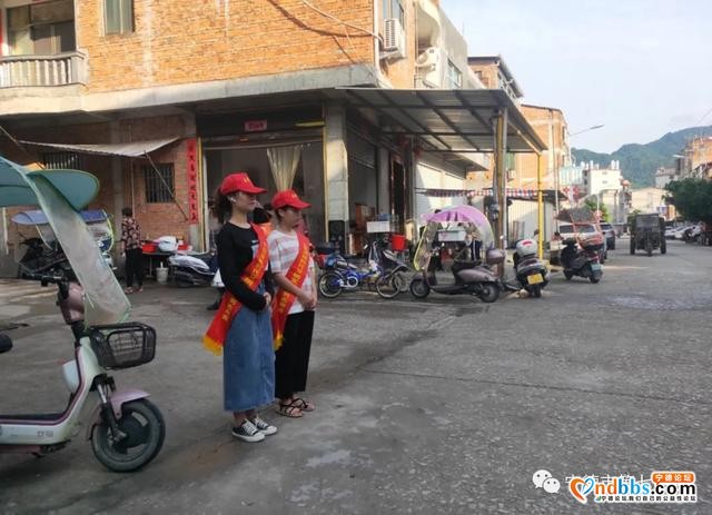助力文明城市创建 实习教师志愿者在行动-3.jpg