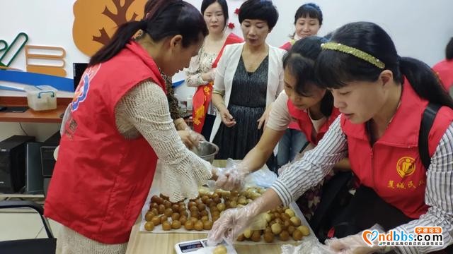 宁德市妇联开展“关爱空巢老人 共度中秋佳节”志愿服务活动-8.jpg