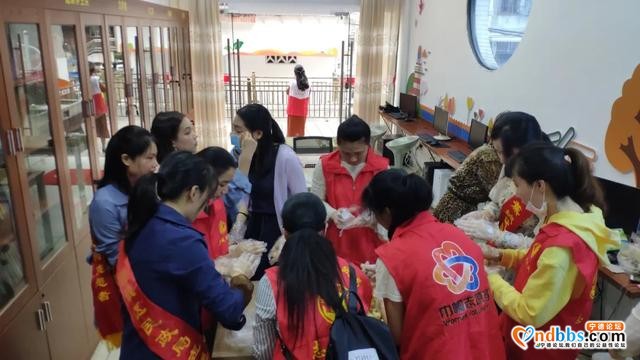 宁德市妇联开展“关爱空巢老人 共度中秋佳节”志愿服务活动-5.jpg