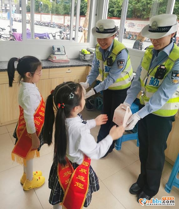 秋天的第一杯奶茶……宁德交警被群众“表白”-14.jpg