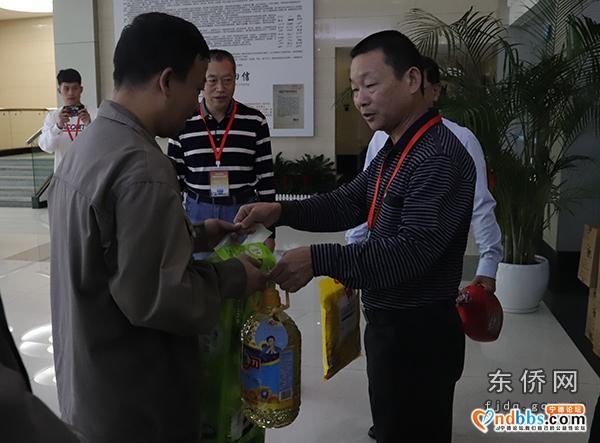 “宁德有温情 工会送温暖”市总工会开展农民丰收节慰问农民工活动-1.jpg