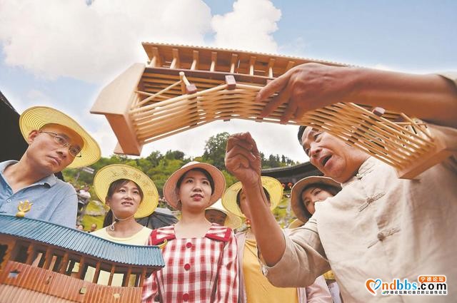 欢歌传山海 唱响新时代——中央广播电视总台“心连心”慰问演出走进宁德-2.jpg