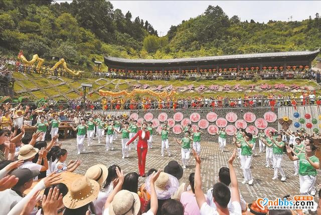 欢歌传山海 唱响新时代——中央广播电视总台“心连心”慰问演出走进宁德-1.jpg
