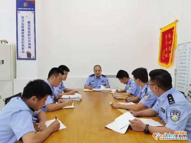 国庆·中秋我在岗丨“公安蓝”守护“国旗红”-3.jpg