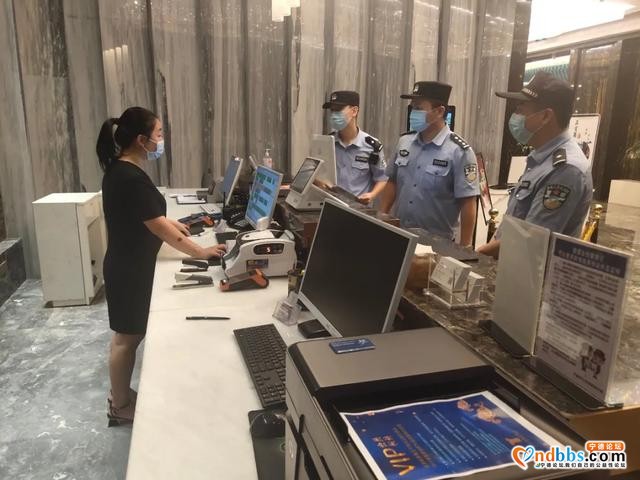 国庆·中秋我在岗丨“公安蓝”守护“国旗红”-16.jpg